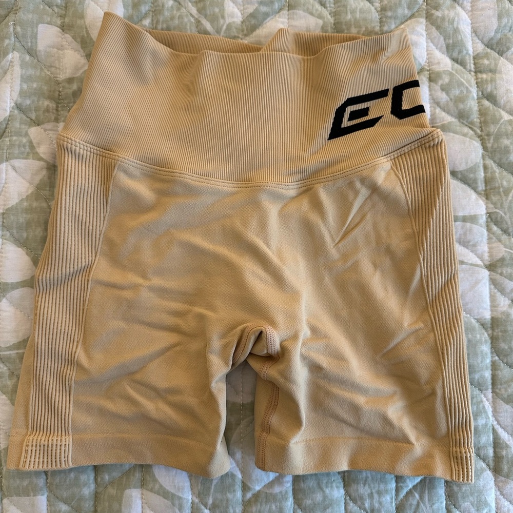 Echt arise scrunch tan bike shorts